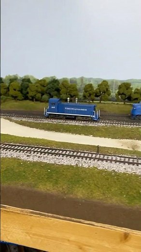 HO Scale Virginian & Ohio SW1200 running laps