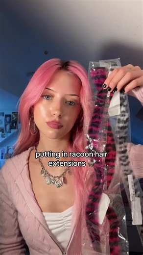 New hair = whole head racoon stripes 🦝🩷🫶 #hair #hairextension #fashiontiktok