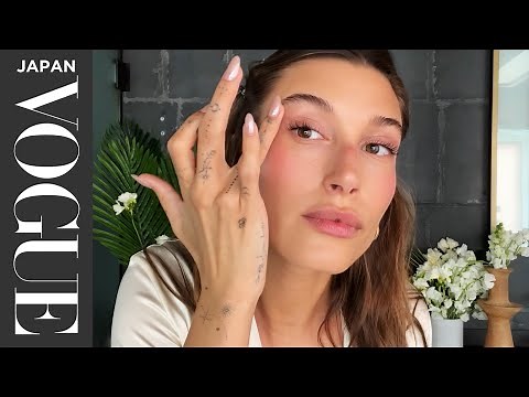 ヘイリー・ビーバー、毎日のスキンケア＆特別な日のデートメイクを公開。| Beauty Secrets | VOGUE JAPAN