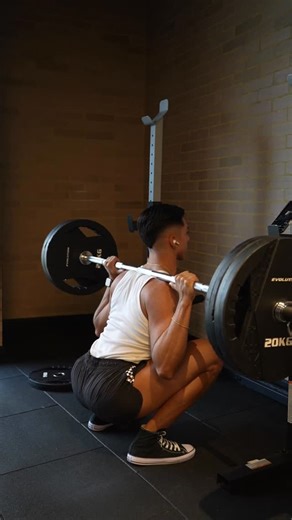𝓔𝓼𝓽𝓮𝓫𝓪𝓷 on Instagram: "God, if it’s heavy, give it to me. I was built for weight"