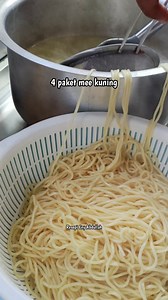 811K views · 7.5K reactions | Mee kari seafood sedap sangat! 4-5...