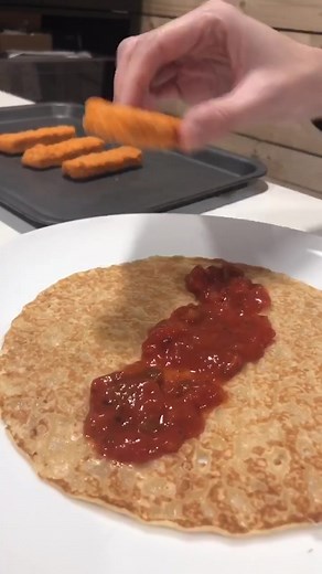 Who would give this fishless finger pancake wrap a try? #vegan #veganfood #veganuary #SqueakyBean #ukfood