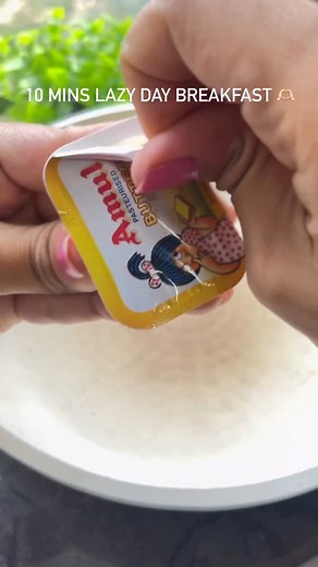 1.3K reactions | What’s your favourite egg breakfast?  Egg toast recipe: 1. Add 1 tbsp butter and saute finely chopped onions, green chillies. Add grated cheese, black pepper and salt. 2. Crack egg and let it cook don’t flip and serve on toasted bread. Top with some chilli oil Egg recipe, egg breakfast, healthy breakfast, eggs #eggrecipes #eggbreakfast | Kraviings | Facebook