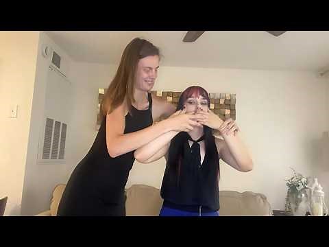 Ditria & Lilly Hypnotized: Freeze Trigger Play
