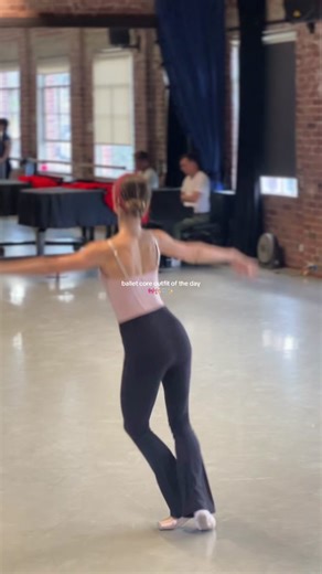 Ballet Class Fashion: Iconic Ballet Core Outfits