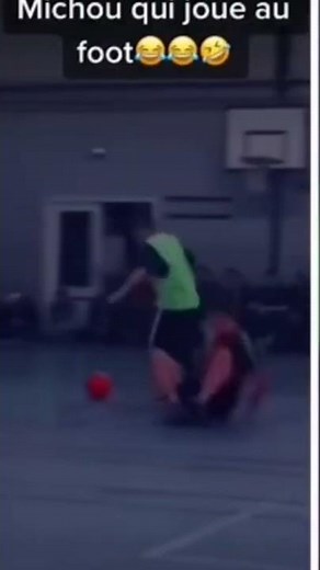 Michou qui joue àu foot 😱🥶 #michou #foot #footballshorts