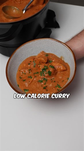 Fraser Reynolds on Instagram: "Easy Slow Cooker Tikka Masala 🥘 Save yourself some pennies on app ordering by popping this in the slow cooker for a few hours. Perfect for a Friday night in 🫡 plenty more curries in book 3 too 👀 @fraser__reynolds for daily bangers 🥘 Shopping list: 500g tomato passata 2 tbsp tomato purée 30g ground almonds 600g chcken 4 mini naans (Sharwoods) 3 tbsp tikka masala paste 1 tsp garlic and ginger paste 1 tsp chilli powder, tumeric, Garam masala, tandoori masala 100ml