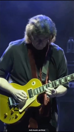 Md Nik Music on Instagram‎: "Steve Hackett - After The Ordeal [Live at Hammersmith, London] (2019) @md.music.archive (کنسرت استیو هکت در لندن سال ۲۰۱۹ - اجرای این کار به صورت DVD در فروشگاه موجود می باشد برای سفارش به دایرکت مراجعه نمایید) #SteveHackett #GenesisBand #ProgressiveRock"‎