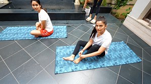 Kirti Ke Saath Kari Yoga 😊 #vlog #lakhneet #lakhneetvlogs #neetubisht #neetubishtrawat | Lakhan Arjun Rawat