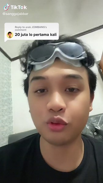 Umbreon VMAX Alternate Art Pokemon Card - Review & Comparison