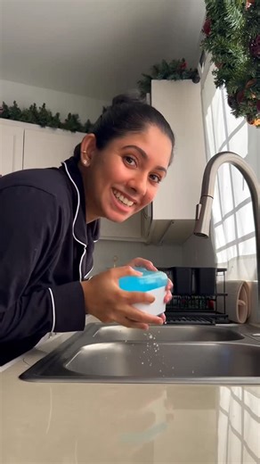 Elise | SimplyEls on Instagram: "Getting our home ready to host a special guest for Christmas 😉 with the help of Contraste and Blue Wash Featuring: 1. Contraste Flex Care Multipurpose Sponge- new easy to grip, flexible shape with improved quality for greater protection on delicate surfaces 2. Blue Wash Gentle Detergent- for superior care, no stretching or shrinking 3. Blue Wash Fabric Softner- for that extra softness and aroma #christmastime #cleaningmotivation #cleaningtime #cleanhome"