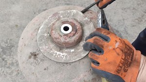 How to make the metal foundry: steel melting furnace