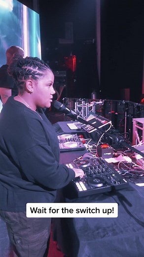 Wait for the switch up! Get tickets to the R&B ONLY LIVE tour while you still can: rnbonly.com/calendar (link in bio) #RNBONLY #rnbvibes #rnbconcert