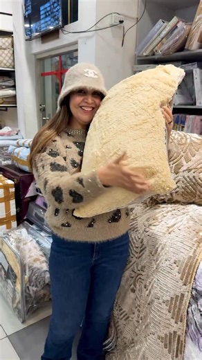 The Lifestyle store | Preeti Grover on Instagram: "Comment “Link” to shop Blanket Cum Quilt with Sherpa Backing Winter comfort, upgraded Our Blanket Cum Quilt with Sherpa Backing — designed to keep you super warm without the weight. The plush sherpa at the back locks in warmth, while the front stays soft and elegant. What makes it extra special? ✔️ Matching pillow covers with sherpa backing ✔️ Gentle on the neck & shoulders ✔️ Lightweight comfort — perfect for people with cervical, neck & should