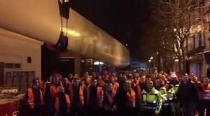 Have you heard about the 75m long wind turbine blade that's been transported from Siemens to Queen Victoria Square?! We've been following it on its journey... #Hull2017 #Blade #MadeInHull | BBC Humberside