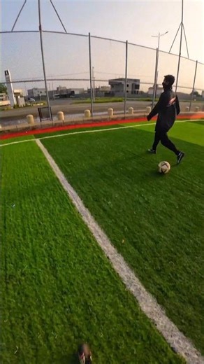 The little coach 👨🏻‍💼⚽️ #football #explore #fypシ #soccer #skills #skeep