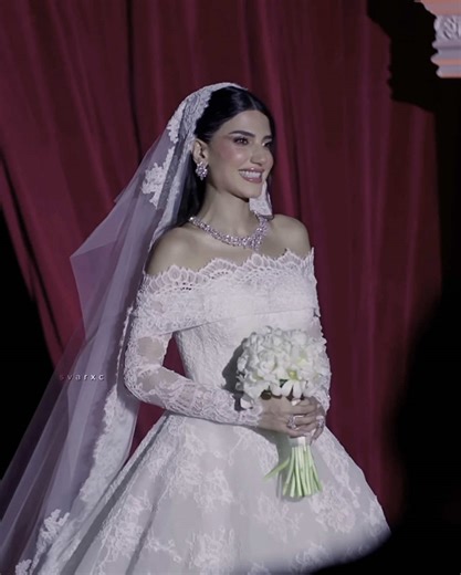 Truly the most beautiful bride I’ve ever seen 🦢♥️!! @Narins Beauty #narinsbeauty #نارين_بيوتي #fyp #explore #vairl