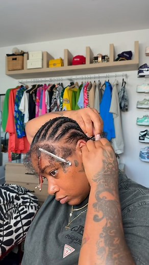 Want a NO HEAT silk wrap technique for summer?? Check out our upgraded seamless clip ins, they are great for protective style! . . Find the most natural textured clip ins on our website (link in bio) 👆🏽 If you are not sure which texture works with your hair, feel free to DM us some pics for suggestions 🥰 . . Thanks @laurasiaandrea for this tutorial 🧡⁣ #betterlength #clipins #seamlessclipins #protectivestyles #silkpresshair | Betterlength