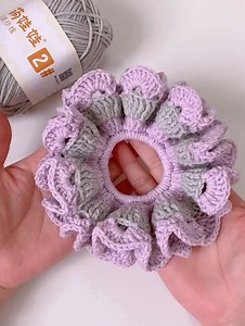 119K views · 2.3K reactions | Learn how to crochet this adorable hair tie step by step! Perfect for beginners, this tutorial shows you an easy repeat pattern to make your scrunchie cute and colorful. Try it in different yarns and colors to create your own collection! | Jonalyn B. Mangunay | Facebook