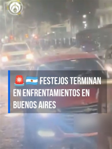 😳🚔 Lo que comenzó como una celebración terminó en caos. Los festejos en Buenos Aires se salieron de control y derivaron en enfrentamientos con la policía. 🇦🇷⚠️ #RFmx #Imperdible #tiktokmehizover #mundial2026 #argentinos