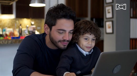 Mientras Camilo se alista para recibir una nueva quimioterapia, Carlos y Simón le preparan un regalo para que él esté animado, generando la alegría del doctor por lograr una cercanía con los hijos de María Clara. 😉 #Enfermeras | Canal RCN