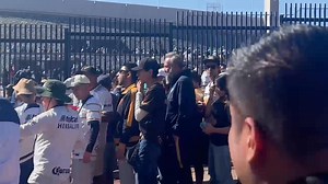 3K views · 89 reactions | #ElGráfico desde el Estadio Olímpico Universitario  VUELTA CUARTOS DE FINAL ⚽️  ¡LA GENTE DE PUMAS NO ABANDONA!  Largas filas en inmediaciones del estadio para poder ingresar; aficionados regios también se hacen presentes. PUMAS  VS RAYADOS  : @maritzavillagom | El Gráfico | Facebook