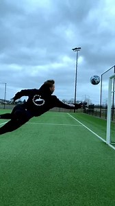 Goal or no goal? 🤯😱 #goalkeeper #goalkeepertraining #saves #reaction #football #trend #like #follow #foryou #foryoupage