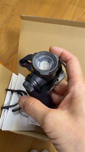 レッドレンザーのLEDヘッドライトH7R COREです。点灯、消灯スイッチロックスイッチロック時挙動スイッチロック解除通常点灯、消灯の順に動作させております。とても明るいライトです。