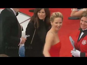 CELEBRITIES MOST EMBARRASSING MOMENTS ON STAGE