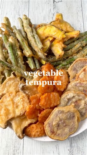 Vegetable Tempura 🍠✨ This recipe will give you the most light, airy and crispy batter for your veggies! FULL RECIPE: Veggies 1 bunch asparagus, halved Handful of green beans, trimmed 1 sweet potato, thinly sliced 1 small wedge pumpkin, thinly sliced 1 oyster mushroom, thinly sliced 1 carrot, thinly sliced Batter 1/2 cup plain flour 1/3 cup cornstarch 1/4 tsp baking powder 1/2 tsp salt 1/4 tsp white pepper 1/4 tsp ground chilli 3/4 cup cold sparkling/soda water Oil, for frying Method: 1. Prepare