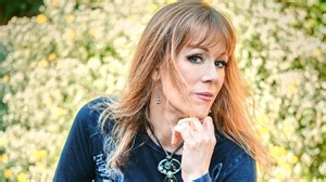 Amanda Lehmann releases video for new single, the dark, rocky The Watcher