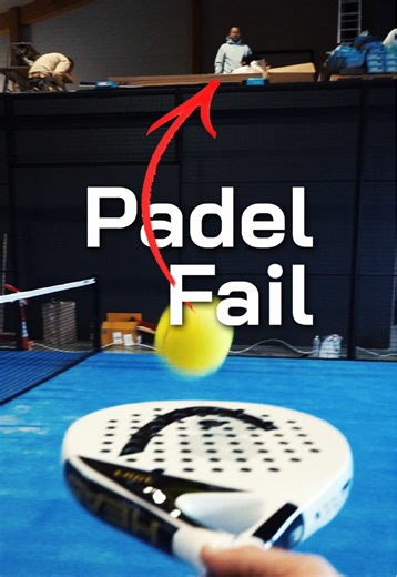 Padel spielen auf eigene Gefahr!⚠️🎾 Outtake aus unserem Videodreh im smart gesteuerten Padel Court von @padel_oso. Bald könnt ihr euch vollautomatisch euren Zugang buchen und im 1 vs 1 oder 2 vs 2 zocken! PS: Krankenwagen fahren läuft übrigens ebenso in der Kategorie „Fahren auf eigene Gefahr“! 🤣 #smartio #padel #automation #fail #elektroplanung