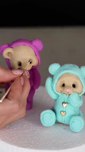 Making your own silicone moulds and mats easy! In this course I’m teaching how to make them and how to use them too if you already have moulds. We have last dats of yearly sale finishing this week. Check my silicone moulds and mats online course by Ekats Academy. Link in bio #cake #cakedesign #cakedecorating #cakeart #cakeinspiration #caketıtorial #cakedecorating #caketrends #sugarflowers #sugarflower #waferpaper #wagerpaperflowers #sugarart #ekats #ekatsretreat #cakeretreat #ekats | Ekat's cake