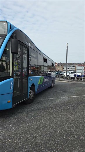 [Weird Sounding] Transdev 220 - YJ16 DVH on the 7A #shorts #viral #bus