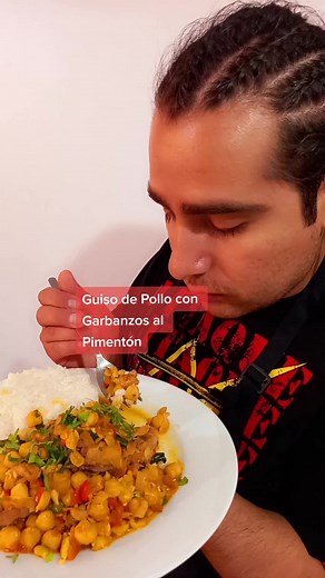 Guiso de Pollo con Garbanzos al Pimentón como en Casa😋@washi.food👈🏼Receta completa en instagram.Si te gustó Guarda y Comenta🙏🏼.#washifood #guisodegarbanzos #pimientos #garbanzos #guisoscaseros #salsa #comoyolohago