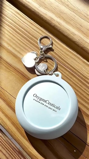 💙 Pocket-Sized Glow: O2 Cushion Mini Keyring ✨ Experience the iconic 3-in-1 O₂ Cushion in a limited edition travel-friendly mini size! ✨ Infused with pure oxygen, this cushion provides medium coverage, intense hydration, and a refreshing cooling effect for a luminous finish. 💧 Perfect for on-the-go convenience with its chic keyring case! 💫 . . . #OxygenCeuticals #O2Cushion #O2CushionMini #O2CushionKeyring #KoreanCushion #KoreanFoundation #KoreanMakeup #Makeup #Coverage