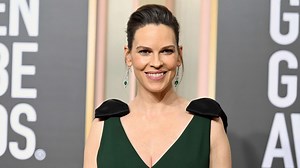 Hilary Swank announces she’s expecting twins