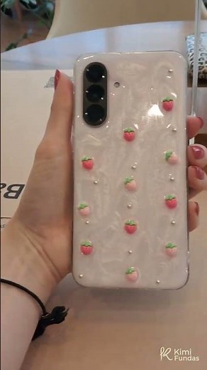Funda Samsung con Mini Frutillas 3D Estilo Coreano