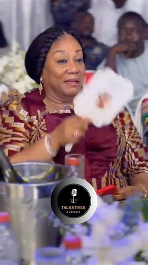 Eiii seee ex First Lady dance moves #talkativesavenue