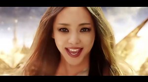 「Hero」のNHKオフィシャル・ミュージックビデオ公開! 安室奈美恵が栄光への道をゴールへと、迷わずまっすぐに歩いていく姿を描き、オリジナルの「Hero」ミュージックビデオではその巨大モニュメントに到着したシーンから世界観が繋がっていく。 | Namie Amuro