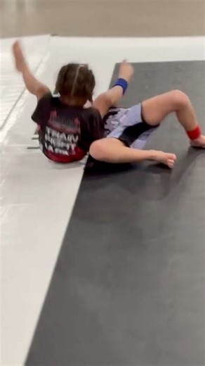 Nayah in an intense fight for 1st place - - - - #jiujitsu #jiujitsukids #jiujitsugirls #mma #fatherdaughter #wrestling | Dominic Barry