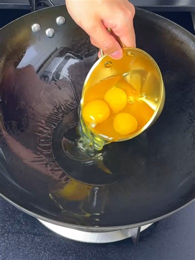 My Egg Fried Rice Suddenly Woke Up… And Took Over the Wok At first, it was quiet. Then the heat came. The wok got loud. And the rice stopped behaving like food. This wasn’t cooking anymore. It was resistance. It was movement. It was flavor fighting back. Watch till the end. This rice does not want to be eaten. #Shorts #WokCooking #EggFriedRice #FoodAwakening #CrazyCooking #WokHei #StreetFoodStyle #CookingASMR #FoodShorts #HighHeat #AsianFood #ViralFood