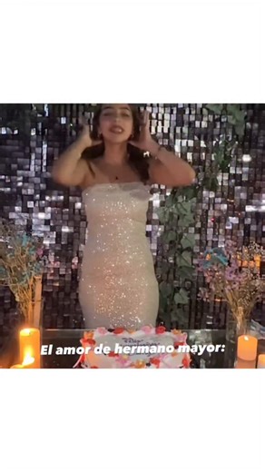 💀 Desi Meme.exe | Dark Humor 🇮🇳 on Instagram: "1997년 개봉한 영화 Titanic은 잭과 로즈의 운명적인 사랑을 통해 비극 속에서도 오래 남는 감정의 깊이를 보여주는 작품입니다. 화려한 연출보다 인물의 감정에 더 집중한 제임스 카메론 감독의 스타일은 지금 다시 봐도 묘하게 가슴을 울리죠. 배가 침몰하는 장면이 아닌, 두 사람이 서로를 바라보던 순간들이 더 강하게 기억에 남는 영화이기도 합니다. 이 감정을 완성해주는 곡이 바로 셀린 디온의 *“My Heart Will Go On”*입니다. 처음 들으면 잔잔한데, 어느 순간 자연스럽게 가슴이 벅차오르는 느낌을 줍니다. 특히 후반부의 고조되는 보컬은 영화 속 잭과 로즈의 마지막 장면과 겹쳐지면서 괜히 마음이 서늘해지기도 하고요. 많은 분들이 “이 노래가 나오면 왜 그 장면이 자동으로 떠오르는지 모르겠다”고 말하는데, 그만큼 영화와 음악이 자연스럽게 얽혀 있는 곡입니다. 1998년 아카데미 주제가