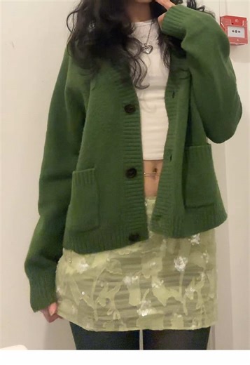 please my tights are green😭