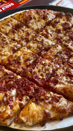 Get ready for some serious cravings — just look at that yummy pizza! 🍕😋 #PizzaKing #PizzaCravings #Yum #RingtheKing #ILovePizzaKing | Pizza King Indiana