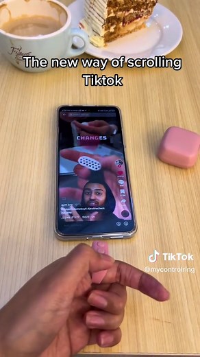 My control ring makes me easier to scroll tiktok anywhere!#newviral #tiktoktrending #tiktokgadget #mustbuy #foryoupage