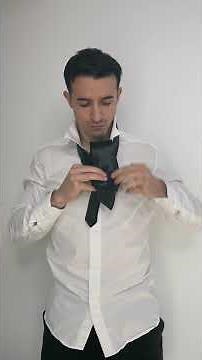 How to tie a tie quick and easy beginner tutorial !! 👔