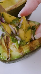 🥑🥭 Craving a dish that takes you on a journey? Try this mango avocado ceviche recipe! The sweetness of mango, zesty lime, and creamy avocado... just delicious! — — 🥑🥭 Envie d’un plat qui fait voyager ? Essaie cette recette de ceviche de mangue à l’avocat, tu ne vas pas regretter ! Douceur de la mangue, zeste de citron vert et avocat... un pur régal ! #avolover #avocadolovers #avocados #avocado #ceviche #recipe #recette | Avocados from Mexico - Canada