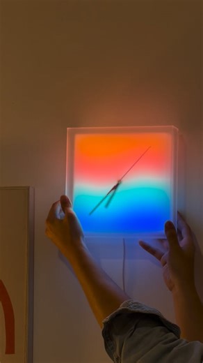 What if 5:00 PM was a color instead of a number? We built the Moonside Aurora Clock to soften the edges of time. Instead of watching seconds tick by, you’re watching a slow, seamless drift of light. The frosted face diffuses the glow, melting warm apricots into cool azures, turning the passing of time into a living gradient on your wall. It’s not just about knowing what time it is—it’s about feeling the flow of the day. #moonside #auroraclock #design #homedecor #GradientArt | Moonside