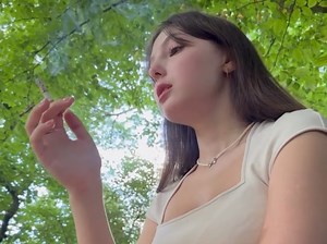 一键三连，保证每天顶级女神#Smoking girls #抽烟美女